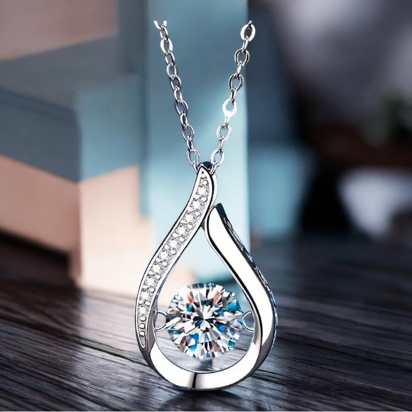 Jewelry - Water Drop Pendant Necklace